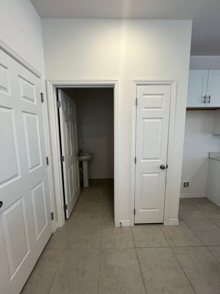 Building Photo - 1230 Wycliffe Wy