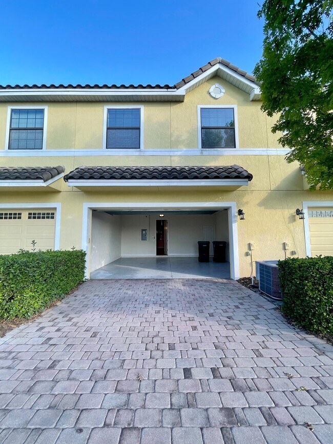 Building Photo - 10132 Eagle Creek Center Blvd