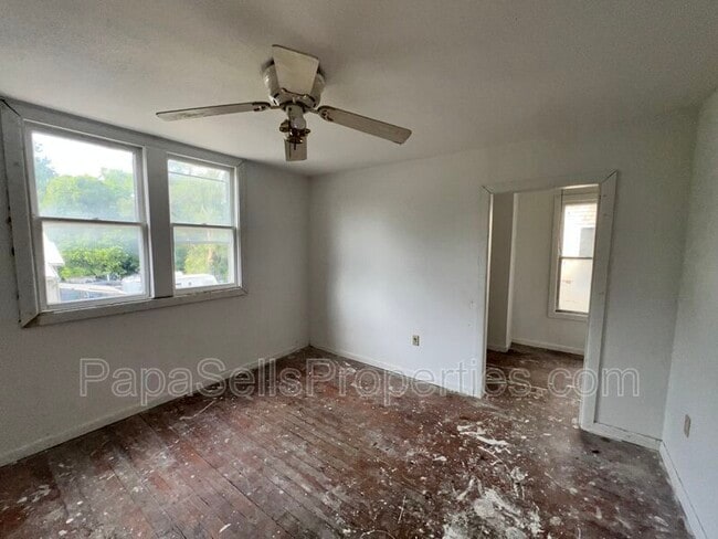 Building Photo - 327 E Stuart Ave