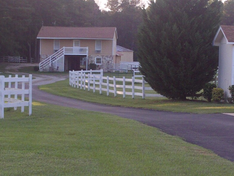 Driveway - 2015 Woodlawn Rd