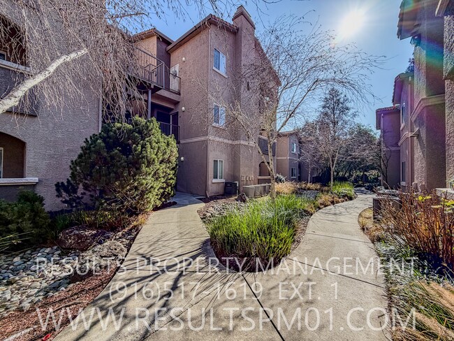 Building Photo - 1 Bed 1 Bath Roseville Condo with Attached Garage