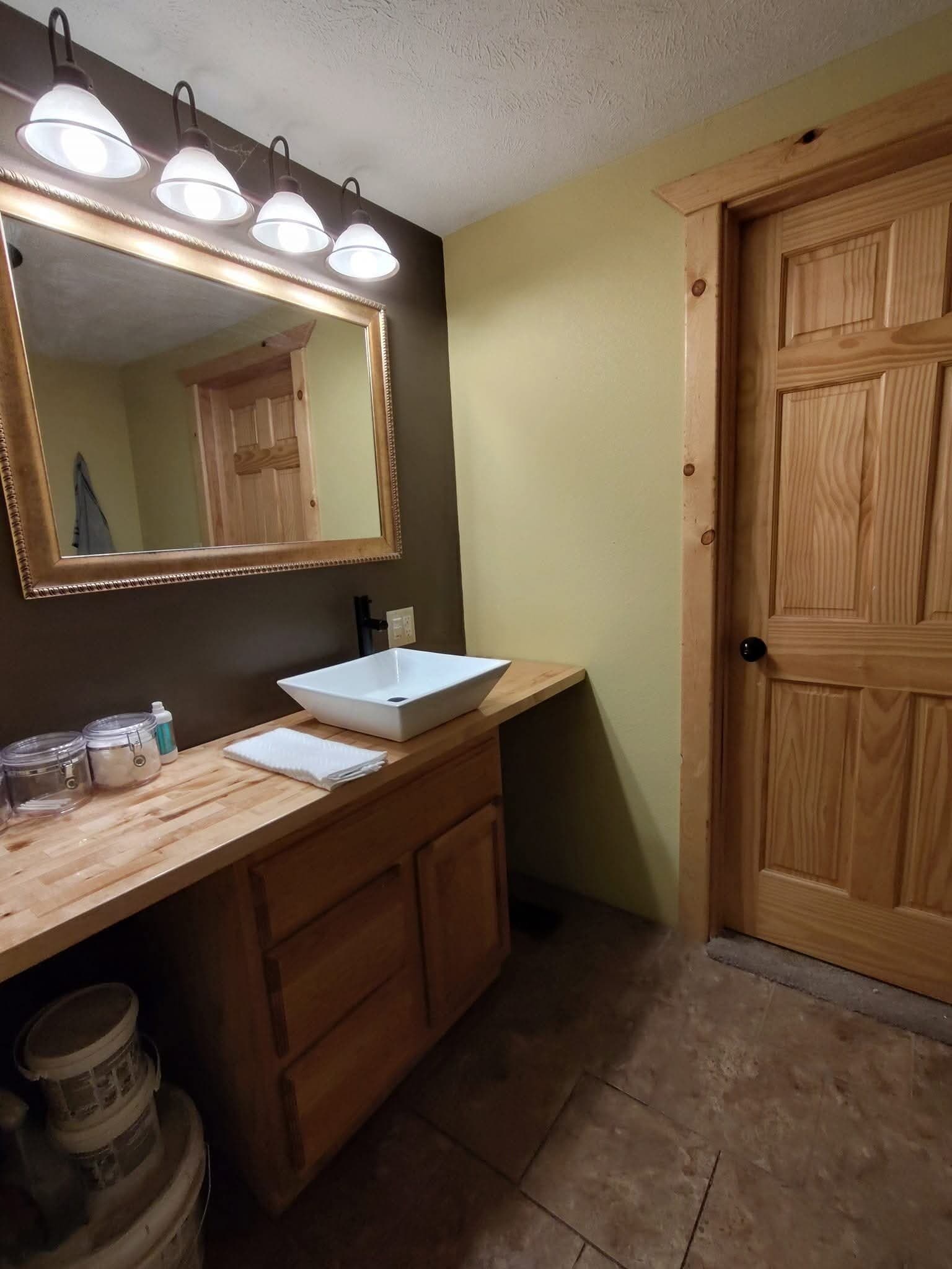 Building Photo - 412 N Edwards St