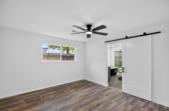Building Photo - 5675 Sylmar Rd