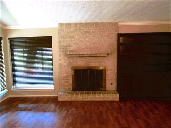 Building Photo - 2212 S Belmont Dr