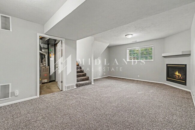 Building Photo - 19010 S Circle