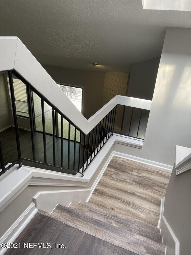 Building Photo - 654 Wells Landing Dr