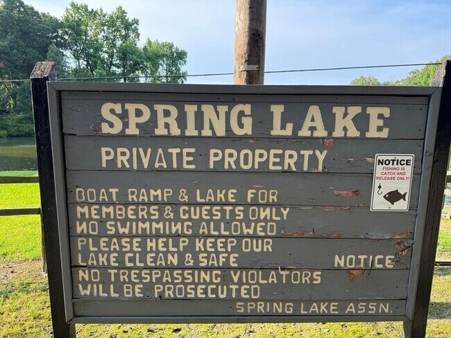 Building Photo - SPRING LAKE ADORABLE HOME with Backyard Fence