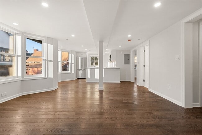 Building Photo - 1 School St