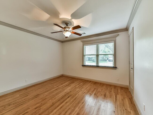 Building Photo - 5238 Ariel St