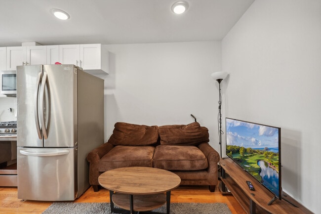 Building Photo - 240.5 South St