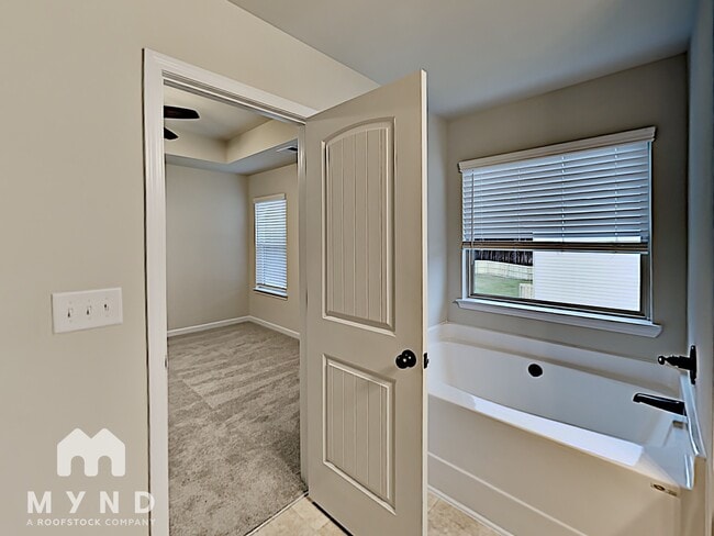 Building Photo - 6066 Oak Bend Ct