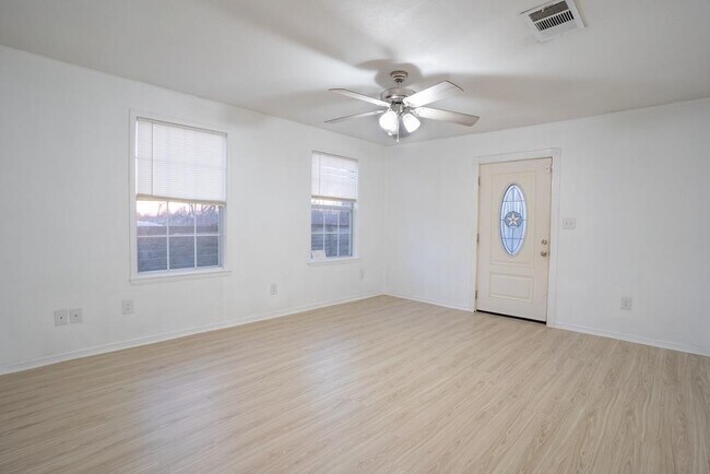 Building Photo - 207 Harris St