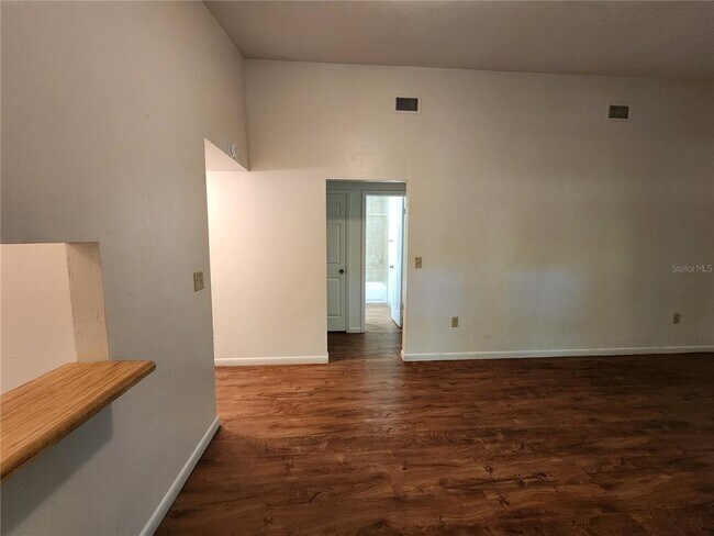 Building Photo - 206 NE 7th Pl