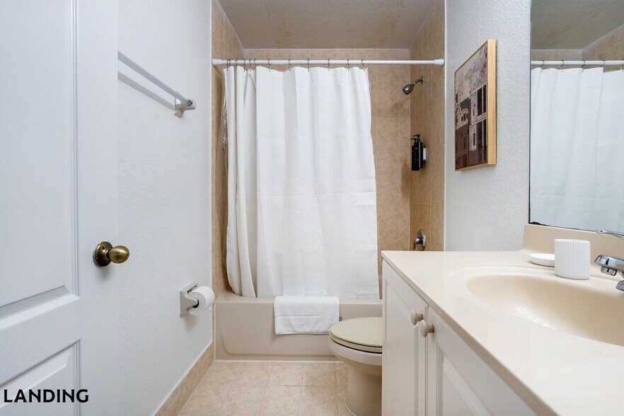 Building Photo - 1140 SE 24th Rd