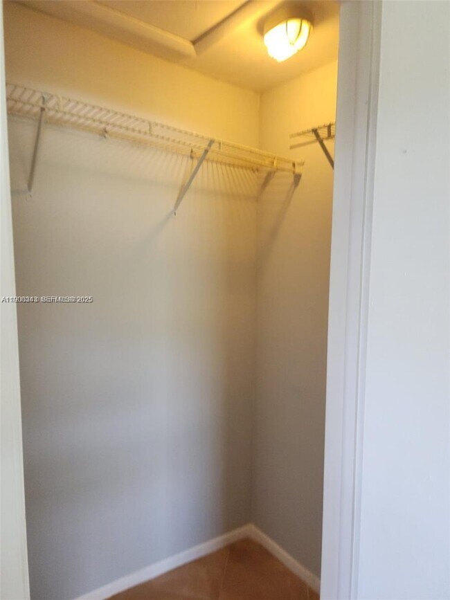 Building Photo - 6061 Shaker Wood Cir