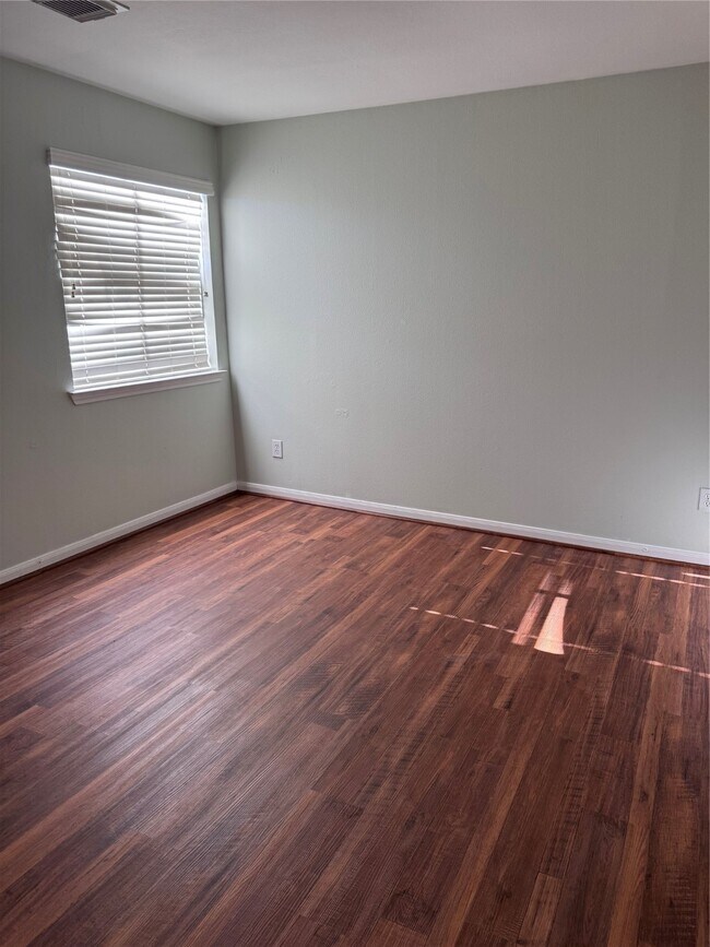 Building Photo - 21003 Kirkland Woods Dr