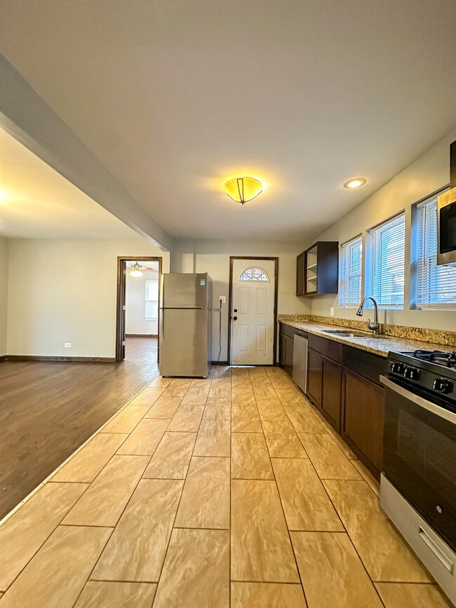 Building Photo - 6058 S Richmond St