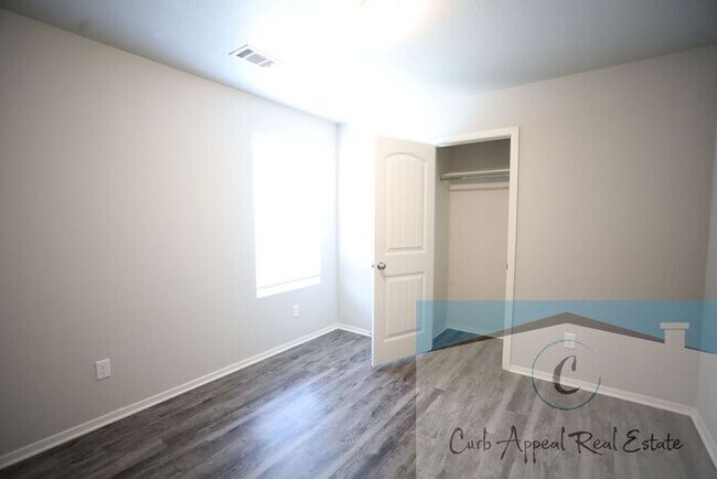 Building Photo - Beautiful 4 bedroom/2 bath home - Nettleton