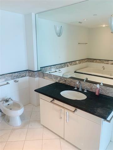 Building Photo - The Bentley Bay Condo