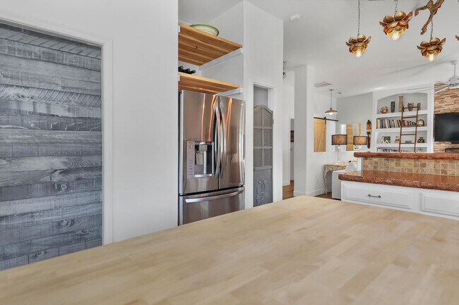 Building Photo - 53980 Avenida Mendoza