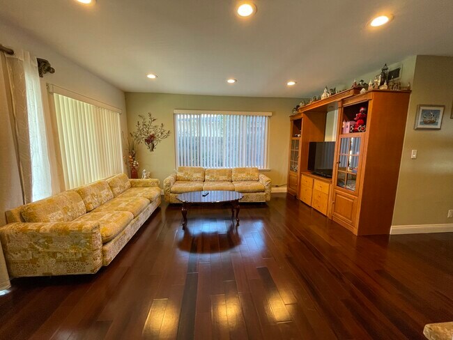 Building Photo - 3127 Stonybrook Dr
