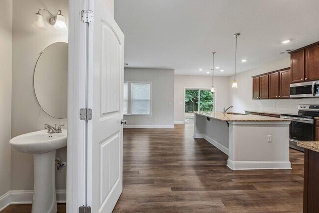 Building Photo - 112 White Oak Pl