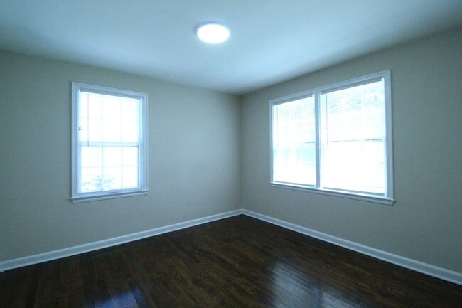 Building Photo - 1 Bedroom 1 Bath Duplex in Navy Hill Area ...