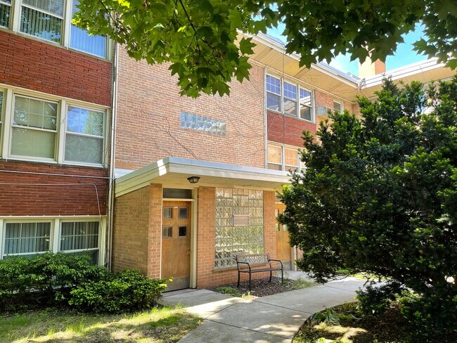 Building Photo - 7530 N Ridge Blvd