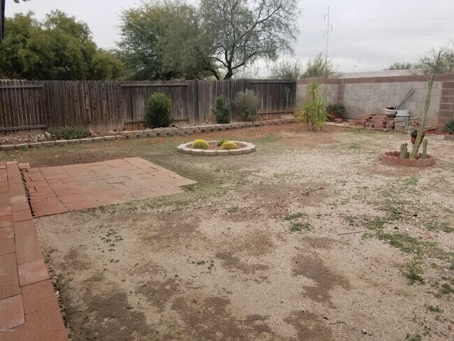 Building Photo - 2617 W Lazybrook Dr