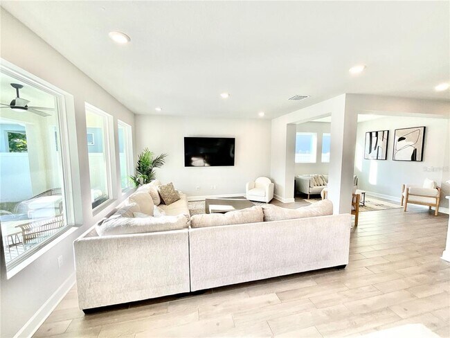 Building Photo - 15255 Caravan Ave