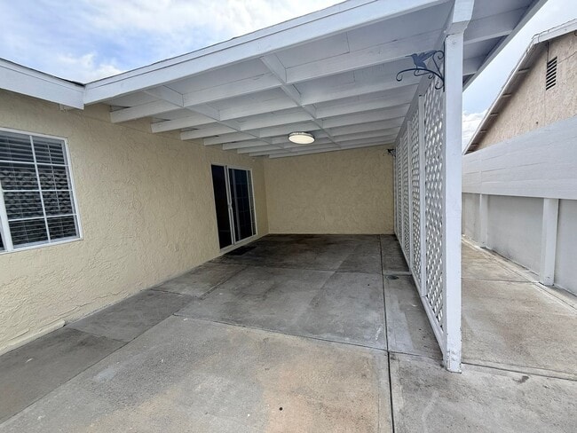 Building Photo - Spacious 3BR Home with Central AC & Private Yard in Baldwin Park