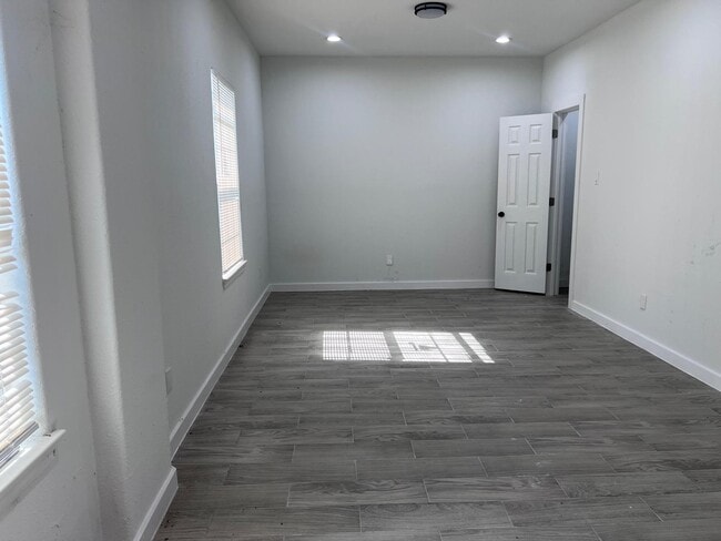 Building Photo - 9210 Martell St