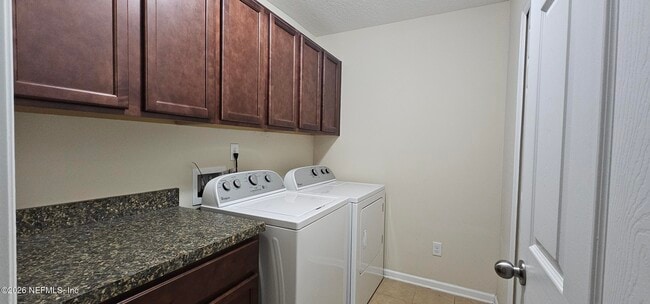 Building Photo - 221 Richmond Dr