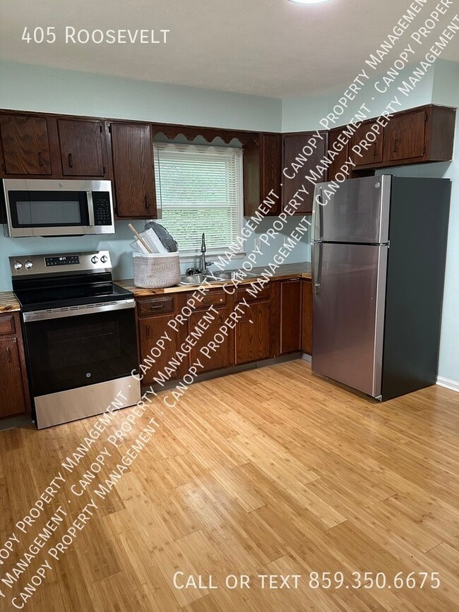 Building Photo - 405 Roosevelt-