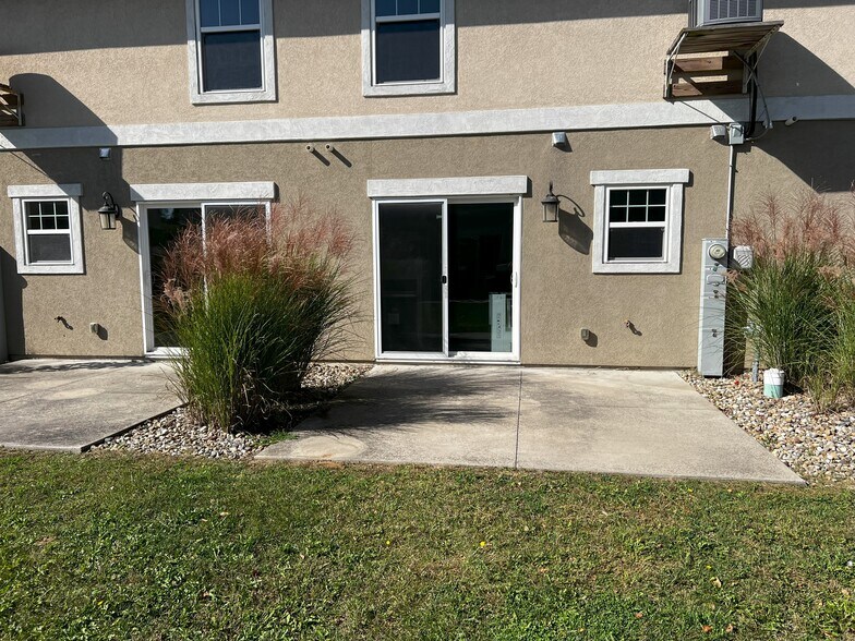 Building Photo - 202 Rail Rd