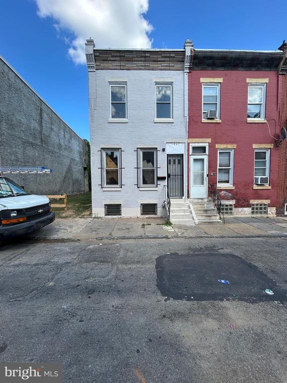 Building Photo - 1861 N Judson St