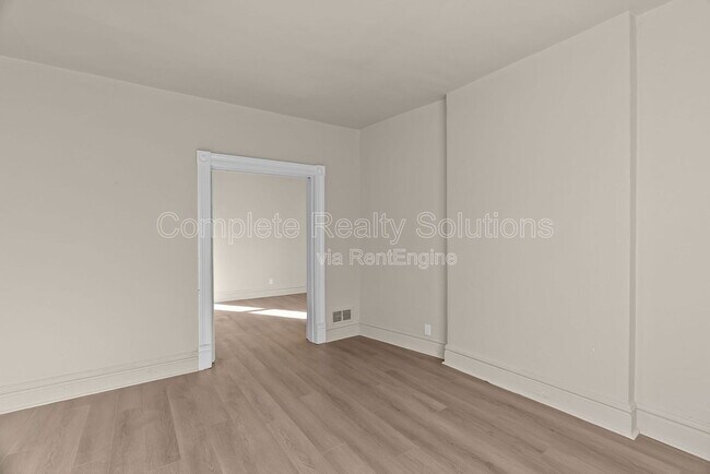 Building Photo - 3915 Russell Blvd