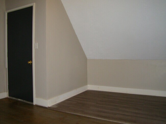 Building Photo - 86 School St