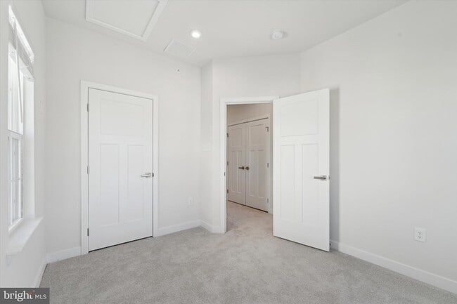 Building Photo - 208 River Birch Wy