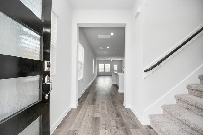 Building Photo - 135 Alset Dr