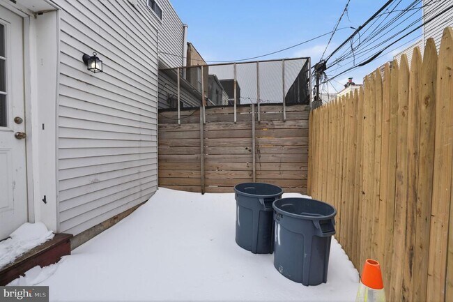 Building Photo - 411 Tree St