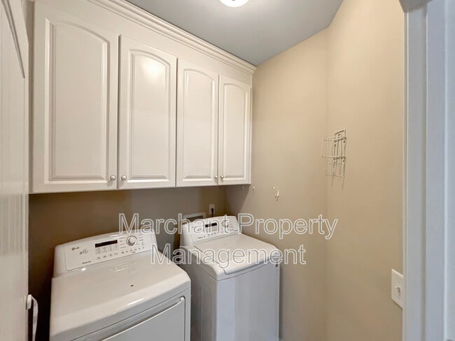 Building Photo - 32 Governors Lake Way