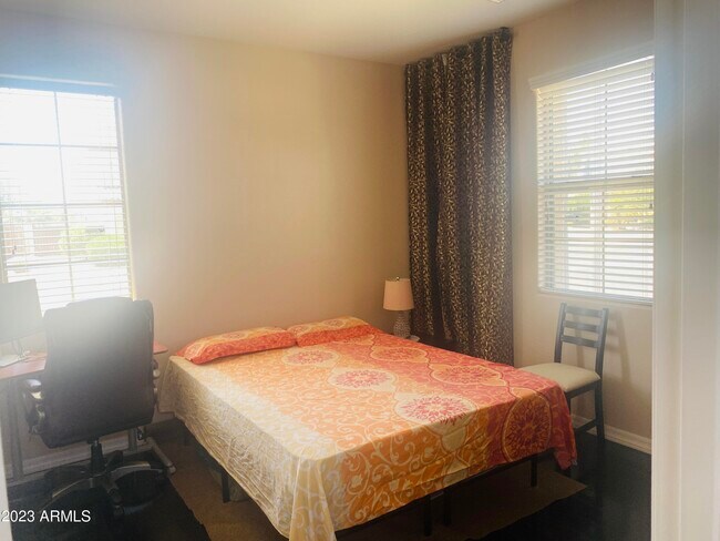 Building Photo - 453 W Lantana Pl