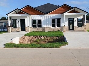 Building Photo - 1132 Longleaf Pne St