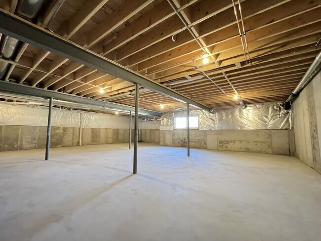 Building Photo - 970 Meadow Ln