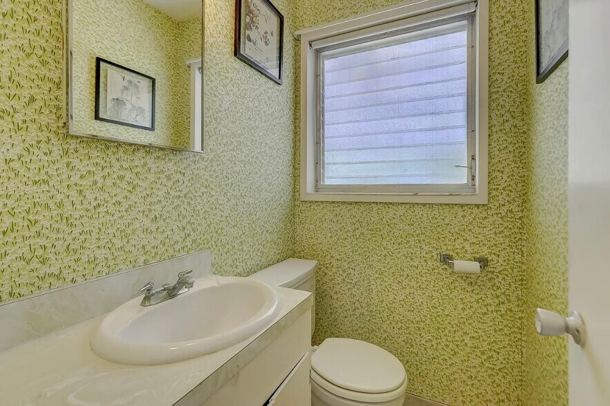 Building Photo - 2041 Coral Reef Dr