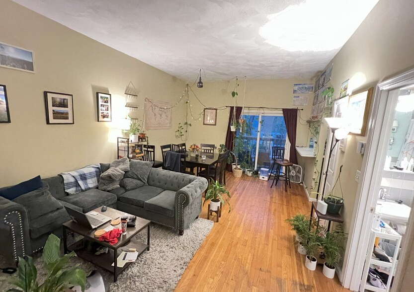 Primary Photo - 609 Dorchester Ave