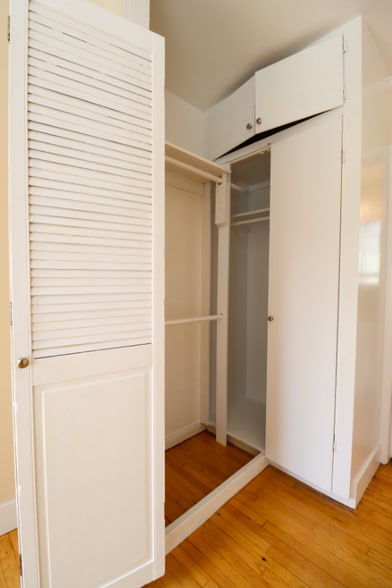 Building Photo - 250 Cliff Dr