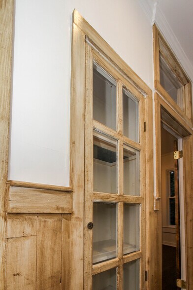 Building Photo - 546 Shull St