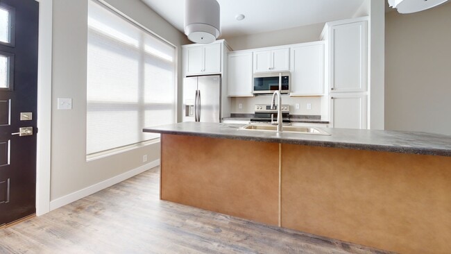 Building Photo - 207 Short St